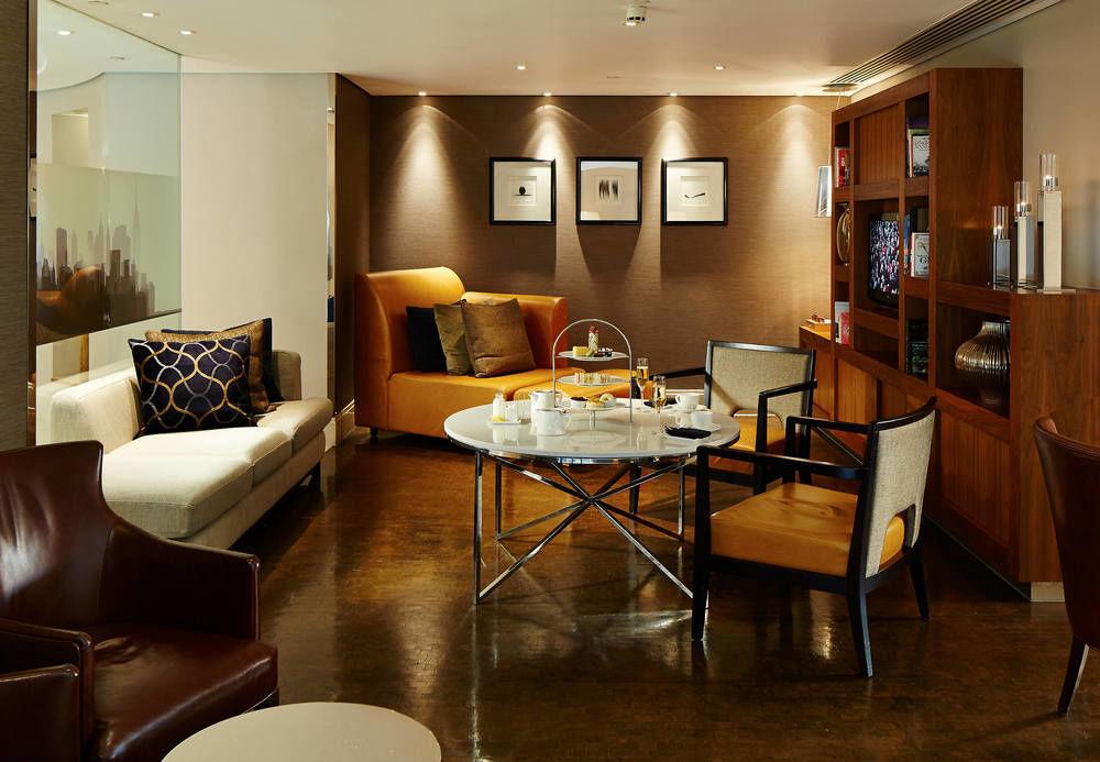 London Marriott Hotel Canary Wharf Εξωτερικό φωτογραφία The Club at London Heathrow Airport