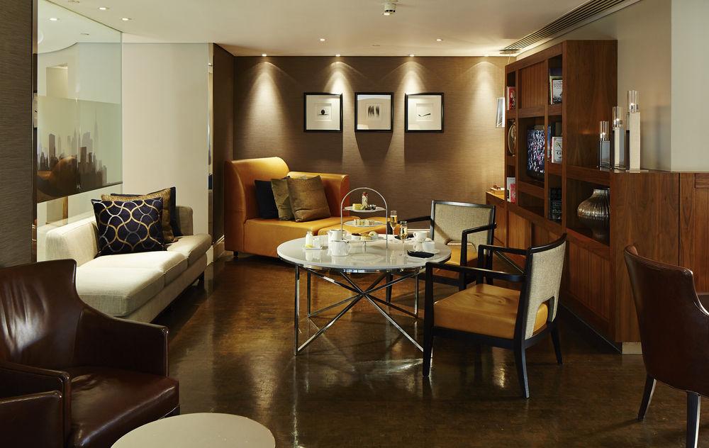 London Marriott Hotel Canary Wharf Εξωτερικό φωτογραφία The interior of the club