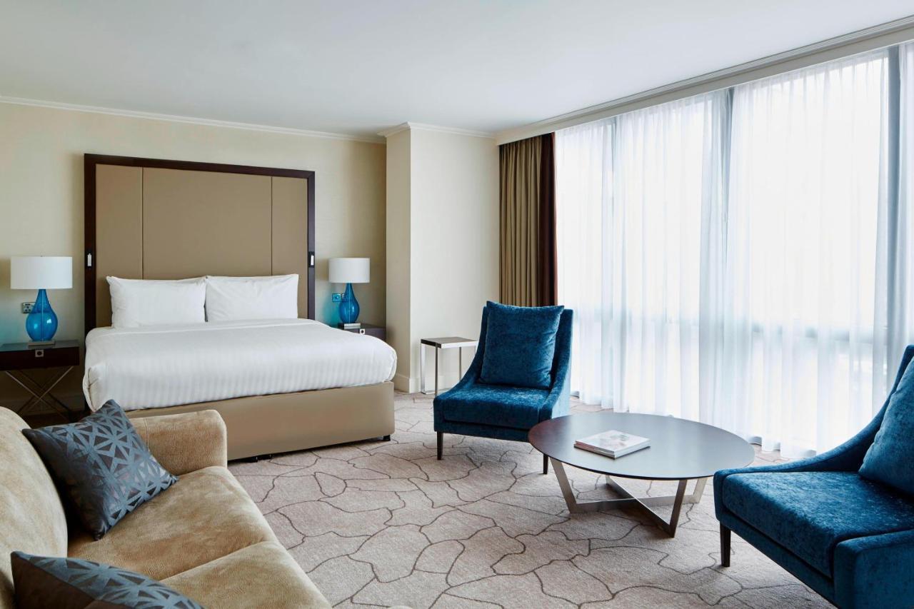 London Marriott Hotel Canary Wharf Εξωτερικό φωτογραφία A suite at the Conrad London St. George's Wharf