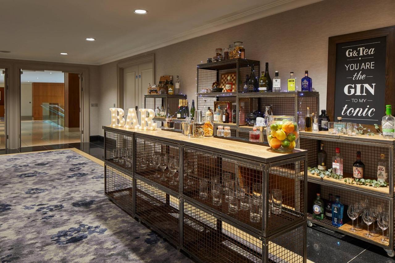 London Marriott Hotel Canary Wharf Εξωτερικό φωτογραφία The bar at the 100 Queen's Gate