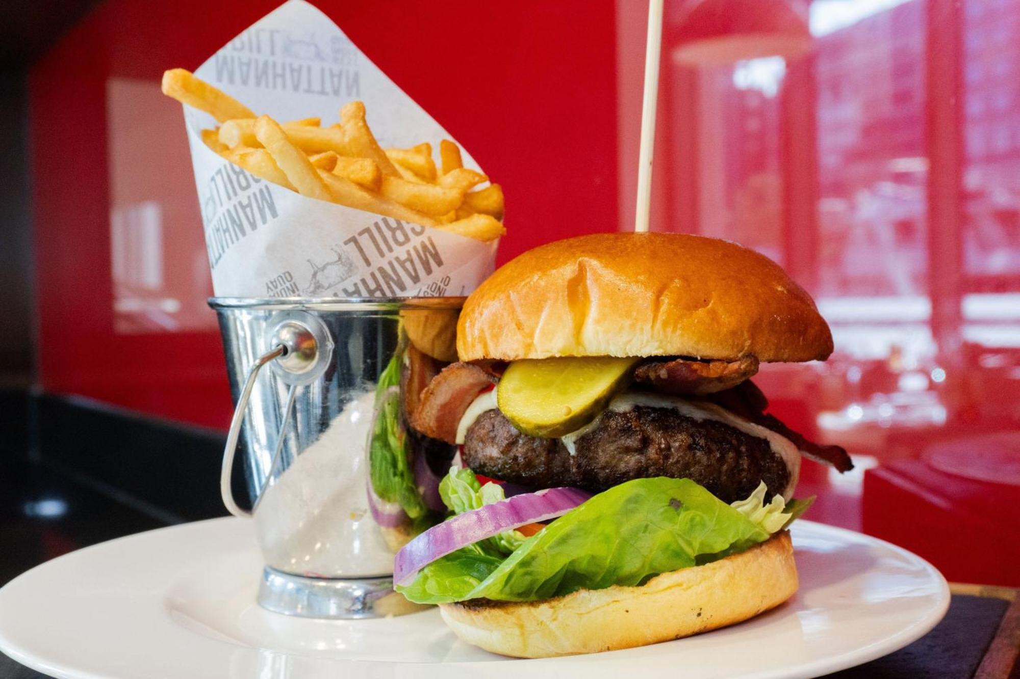 London Marriott Hotel Canary Wharf Εξωτερικό φωτογραφία A burger at The Habit
